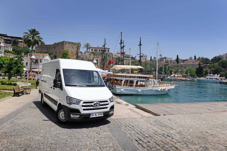  Hyundai H350 Van 2015 года  (фото 16 из 23)
